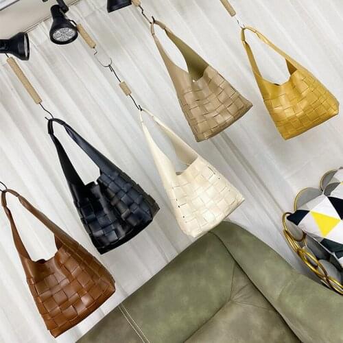 2021 New Weaving Soft Bucket Womens Bag Fashion One Shoulder Slant Cross Portable PU Korean Version Fresh And Sweet