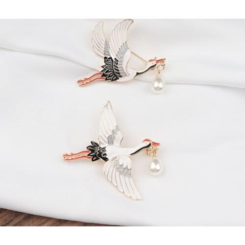 White Flying Crane Chain Enamel Pins Sunset Clouds Round Lapel Badge For Women Men Chinese Style Jewelry Brooches For Friends