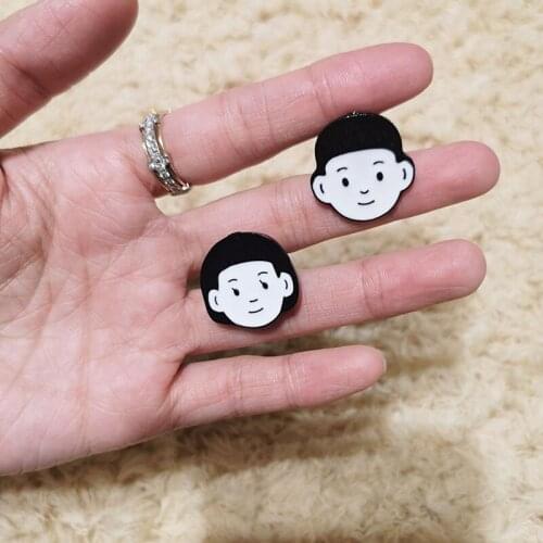 1pcs Metal Black white Boy girl avatar retro deer Enamel Brooch Creative Cartoon Drawing Board Badge Pin Cute Clothing Jewelry