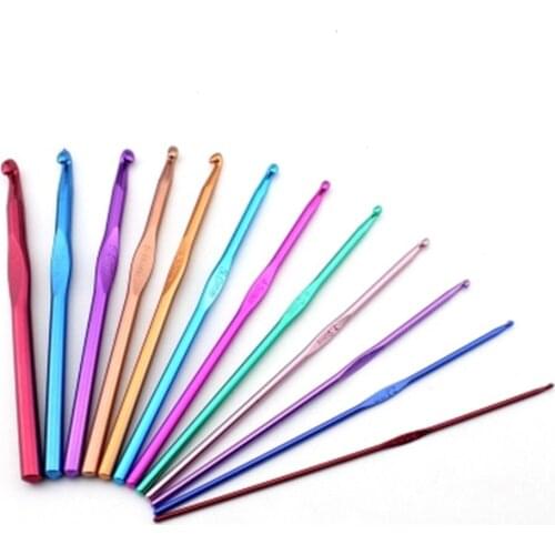 12 Pcs/Set Ergonomic Multi Colour Stainless Steel Crochet Hooks Yarn Knitting Needles 2-8mm Sewing Tools with Case