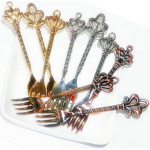 Crown fruit fork gold silver creative fashion 4-finger fork retro fork auspicious kichen accessories