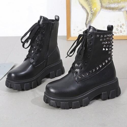 YUTTHS Fashion Footwear