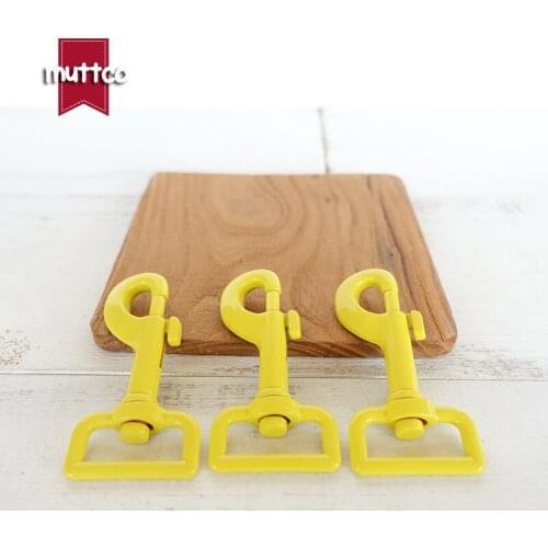 Yellow metal stoving varnish dog clasp new candy colors swivel snap hook Diy dog collar accessories CPK-25Y