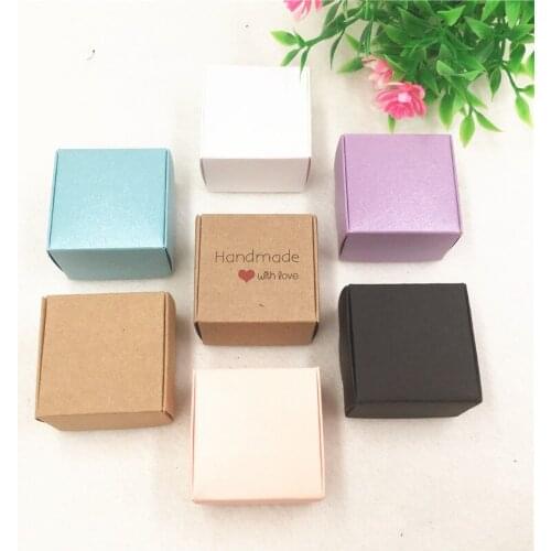 50Pcs/Lot 6.5*6.5*3cm Multiple Styles Colors Candy Boxes Romantic Kraft Gift Bags Chic Wedding Festival Party Favors Gift Boxes