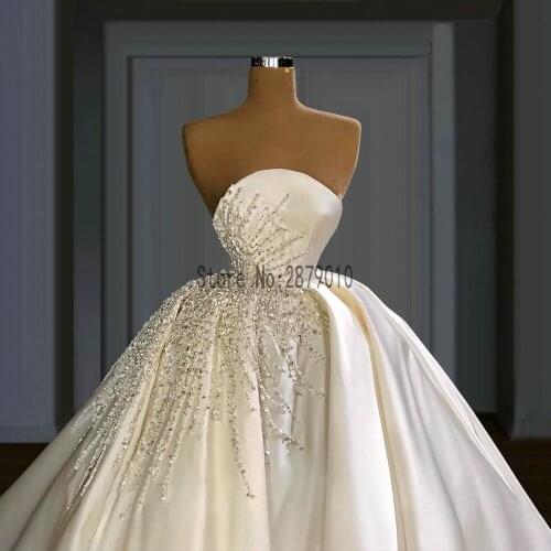 Elegant Ivory Strapless Wedding Dresses Ruched Heavy Beading Satin Bridal Gowns Robes De Mariée