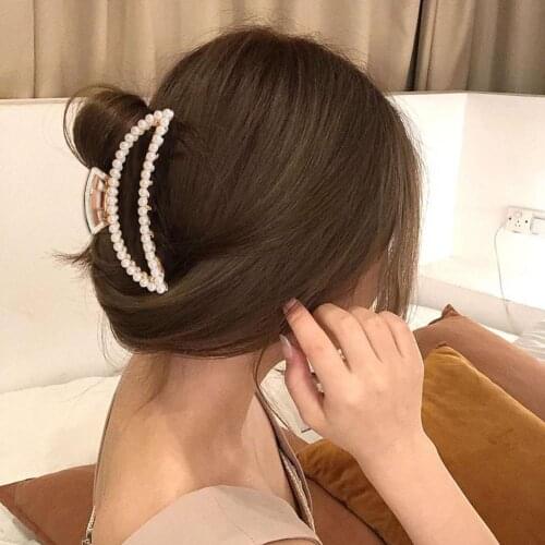 Women Large Pearl Hair Claw Clip Elegant Stylish Hair Grip Clamp Uses High-quality Alloy Electroplating Process Not Easy To Fade