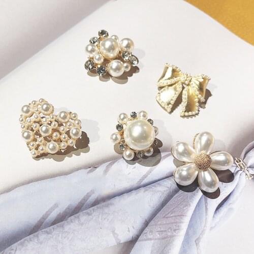 Fashion Simulated Pearl Flower Brooches Pin Dress Rhinestone Decoration Brooch Pins For Men Women Wedding Luxury Jewelry