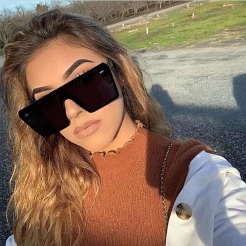 Vintage Square Sunglasses Women Oversized Luxury Sun Glasses Female Male Fashion Rivet Black Mirror Oculos De Sol Feminino