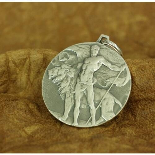 Brave and Lion Pendant Mens Round Relief Pendant 925 Sterling Silver TA183