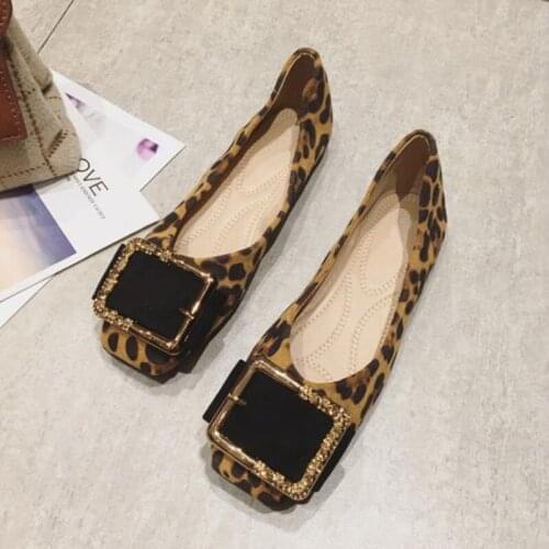 2020 Leopard Shoes Women Flats Casual Slip-on Boat Shoes Woman Footwear Elegant Ladies Shoes Metal Design YX1423