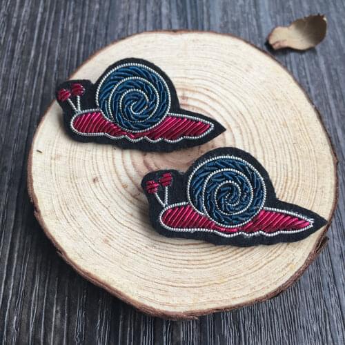 Q: animal brooches, lovely modelling of wire, copper wire DIY chapter Indian silk