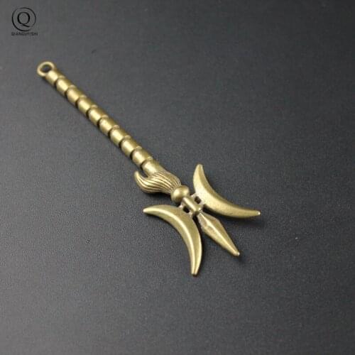 Vintage Copper Copper Halberd Pendants Retro Brass Weapon Model Toy Car Key Chain Ring Hanging Trinkets Car Keychain Tea Needle