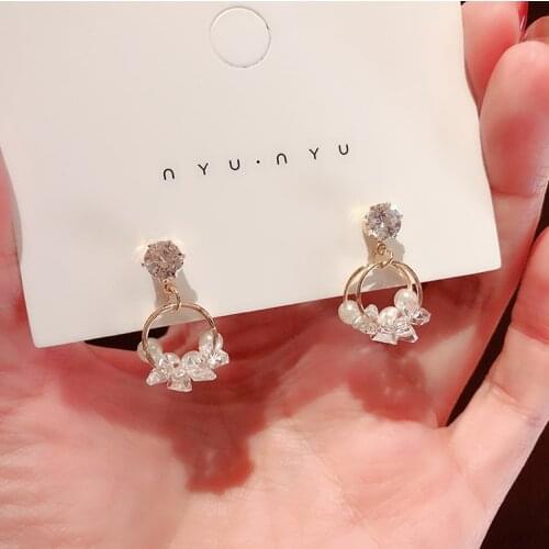 New Imitation Pearl Crystal Circle Beaded Earrings Female Simple Short Section Geometric Ladies Wind Sweet Wedding Earrings
