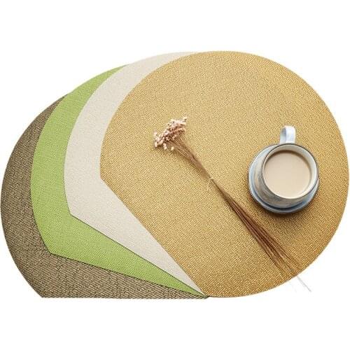 Pack of 4pcs Table Placemats PVC Table Mats Heat Insulated Pad Dinner Table Decor Half-Moon Shaped Mats 35x31cm