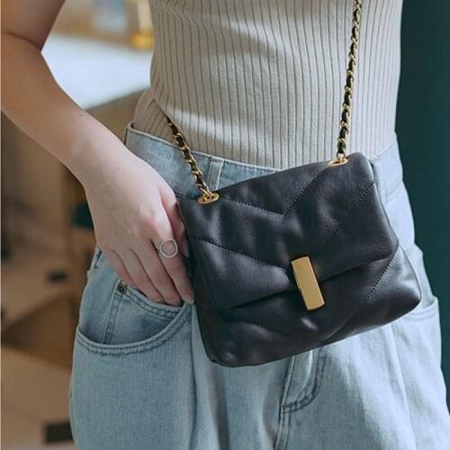 2021 New Womens One-shoulder Bag Ring Chain Small Square Bag Niche Design Fashion Handbag PU Womens Bag