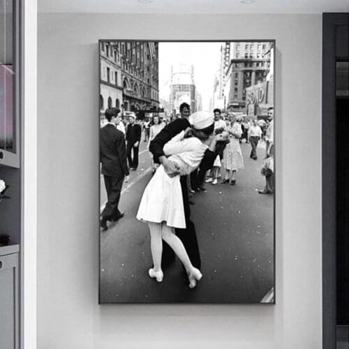 Old Picture Century Kiss Second World War Painting Print on Canvas Art Poster and Print Wall Art for Living Room Home Decor
