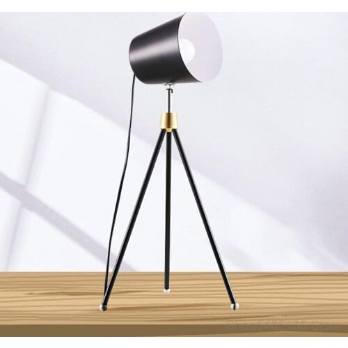 Modern LED Living Room Metal Table Lamps Nordic Simple Bedroom Lamp Decor Office Hotel Reading Eye Protection Study Table Light