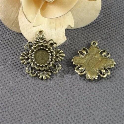 RONGQING 40pcs/lot Antique Bronze Flower Frame Grass Pendant 8mm Cameo Base Pendant DIY Jewelry Findings Pendant