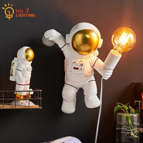 Nordic Individual Novelty Astronaut Table Lamp Luxury Decorative Desk Light Boys/girls Room As Gift Bar Cafe Dining Room Bedside
