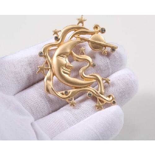 European and American handmade antique wind fog face Venus moon god star temperament fashion artificial pearl brooch with jewelr