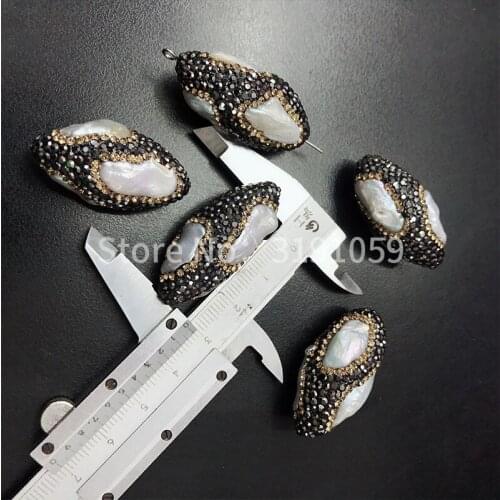 Inlaid natural pearls in Europe and America