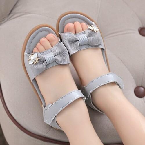 New 2020 Girls Sandals Summer Girl Princess Flat Shoes Bowknot Rhinestone Children Sandal Hook Loop Non Slip Kids Shoe Gray Pink