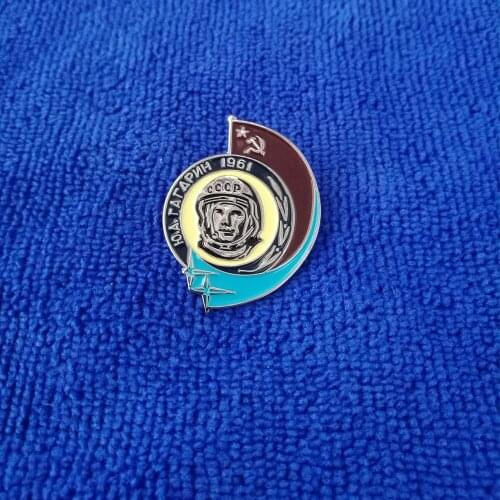 Soviet era yuri gagarin pin, cosmonaut pine rare space metal collectible pin old cosmos badge , 1960s astronaut brooches