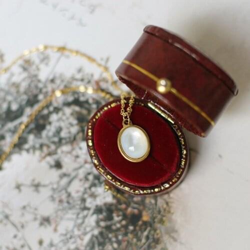 Lolita Retro Popular Oval Exquisite Natural Shell Necklace Clavicle Chain Pendant Titanium Steel Electroplating Process
