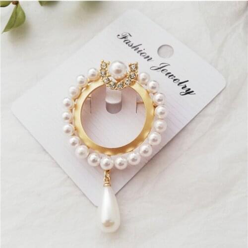 2020 Korean new fashion pearl brooch alloy inlaid diamond brooch female clothing pin manufacturer supply
