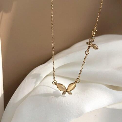 Cute Butterfly Pendant Necklace for Women Personality Metal Rhinestone Choker Temperament Wedding Collarbone Chain Jewelry Charm