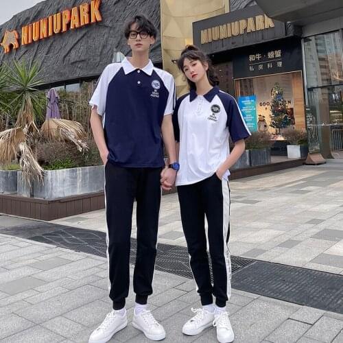 In summer, couples wear a pair of T-shirts and trousers couples clothes couples clothing