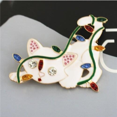 Customized Christmas gifts 2020 new cute Christmas cat brooch pin clothes accessories women Qingdao