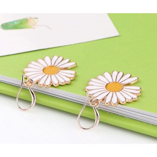TODOX 2020New Korean Fashion Christmas Jewelry Earrings daisies flower For Women Geometric Female Elegant drop Earrings