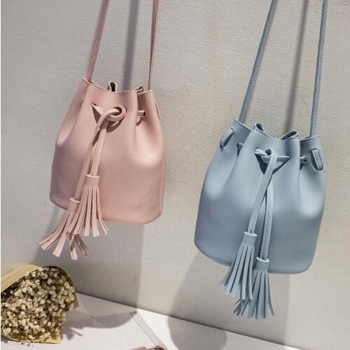New Simulation Fur Ladycrossbody Bags Japan Korean Womens Shoulder Bag Retro Tassel Drawstring Bucket Bag Totes