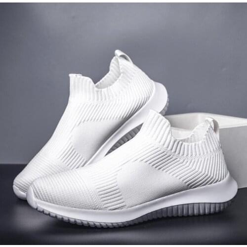 2021 Summer New Mens Mesh Shoes Couple Knitted Slip-on plus Size Mens Outdoor Shoes Casual Sneakers