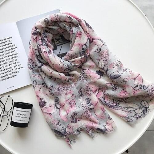 2019 New Cotton Ombre Flower Fringe Scarves Shawl Beautiful Floral Foulard Fringe Wrap Scarf Hijab Muffler Free Shipping