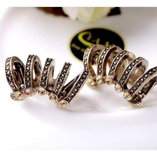 Retro Crystal Hollow out Ear Cuff Earring Wrap Clip Rhinestone Ear Earrings Delicate Vintage Ear Clip Models For Women