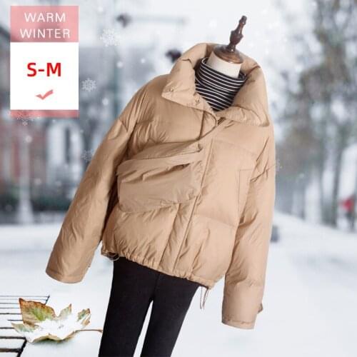 New Women Short White Duck Down Jacket Stand Collar With Bag Female Loose Soft Warm Zipper Coat Windproof Good Quanlity Big Size