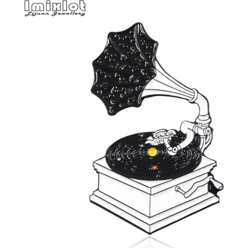 High Quality Phonograph Brooch Enamel Pins Doctor Nurse Injection Syringe Brooches Denim Scarf Lapel Pin Button Badges Gift