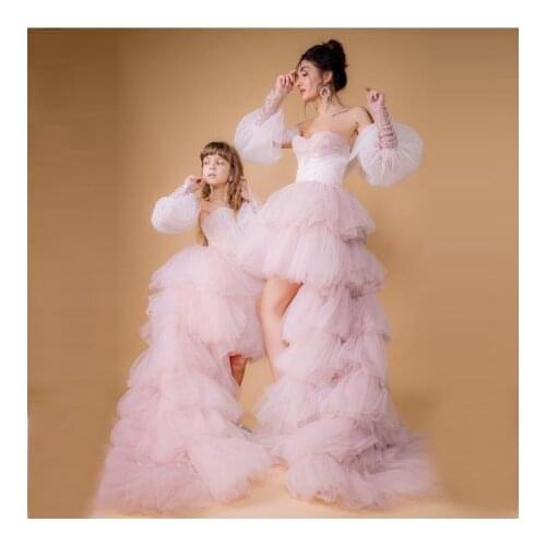 Cute Pink Tulle Mother And Daughter Photo Shoot Dressing Gowns Puffy Sleeves Hi Low Tiered With Train Dresses 2021