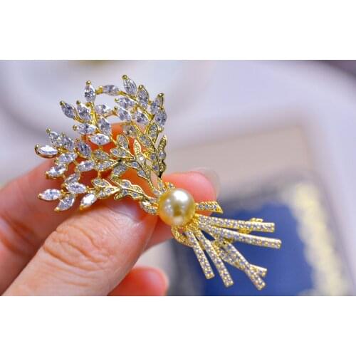 Nature Sea Salt Water Light Gold Pearl Brooch for Women Fine Presents Round Pearls 8-9mm Fine Jewelry