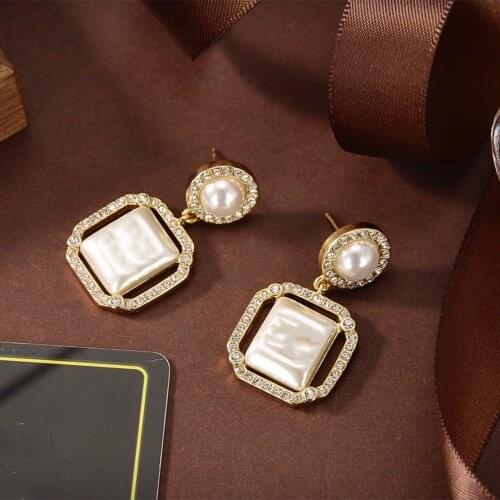 2021 Luxury Brand Design Fashion Adult Lady Earrings Best Quality Gold/Silver Plated Metal Earrings Mature Lady Earrings