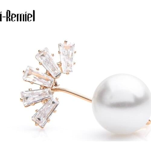 Simple Crown Fashion Brooches Pearl Jewelry Gold Metal Coat Shirt Pins Cardigan Shawl Scarf Buckle Gifts for Women Accessories