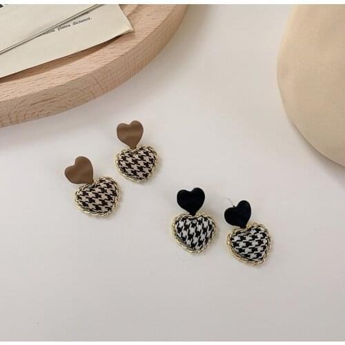 Origin Summer Sweet Irregular Love Heart Dangle Earring for Women Trendy Black Brown Metallic Black White Grid Earring Jewelry