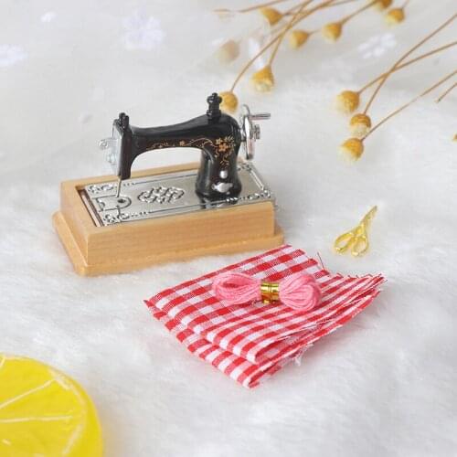 New Dollhouse Decor Miniature Furniture Wooden Sewing Machine with Thread Scissors Accessories for Dolls House Toys for Kids