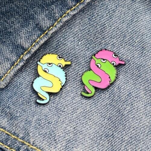Fashion Hugging Worms Enamel Pins Snake Worms Brooches Colorful Cartoon Badge Bag Lapel Pin Brooches Bijoux Jewelry Gift for Kid