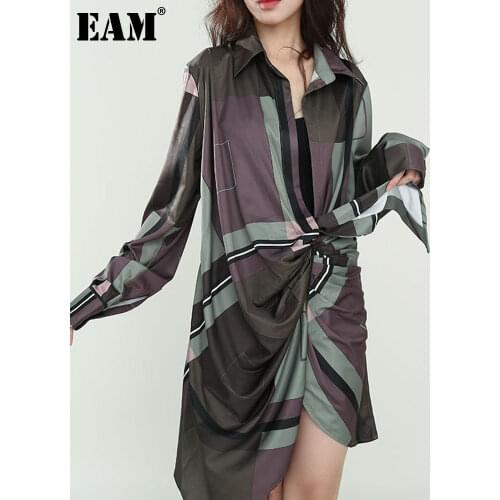 [EAM] Women pattern printed Asymmetrical pleaed Dress New V-Neck Long Sleeve Loose Fit Fashion Tide Spring Autumn 2021 1D46209