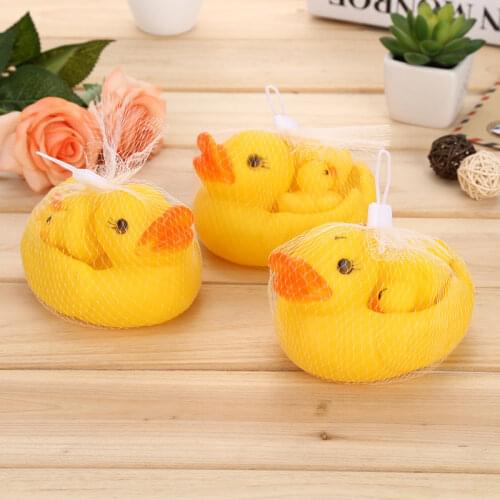 4pcs/set Squeeze-sounding Dabbling Toy Mummy & Baby Rubber Squeaky Ducks Toy Family Bathing Shower Toys Suit For Tub Or Pool