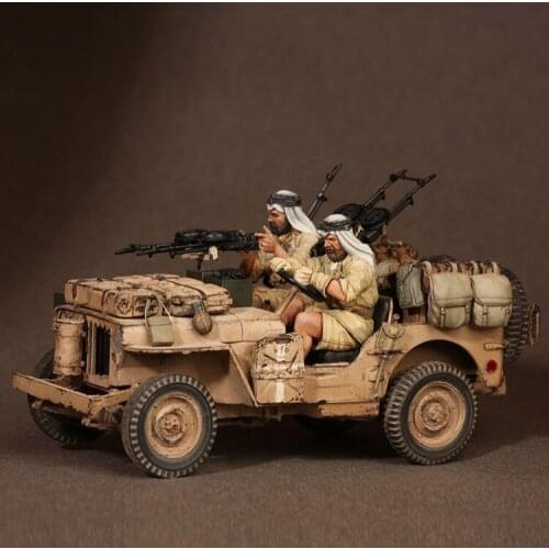 Crazy King1/35 Resin Soldier Model World War II North African Jeep Crew Two GK White Model Hand 282