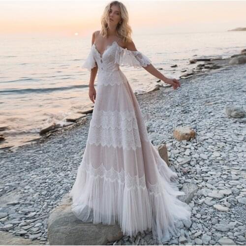 2021 Nude Champagne Wedding Dresses with Tiered Lace Tulle Bridal Gown Elegant off the Shoulder V-neck Backless Boho Bride Dress